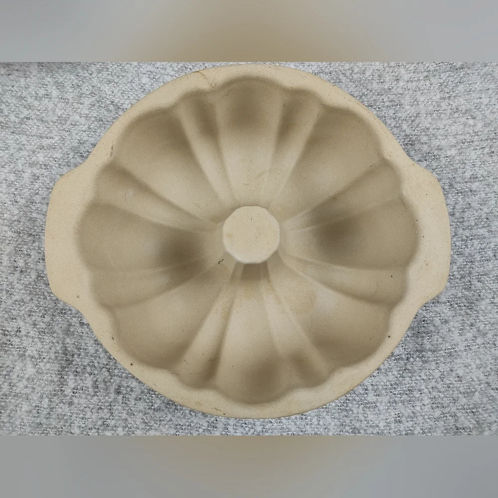 The Pampered Chef Beige Bundt Cake Pan Bake Mold Stone - Picture 2 of 6